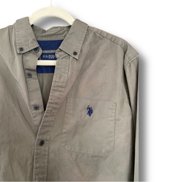 Button down shirt 👔 - Picture 3 of 3